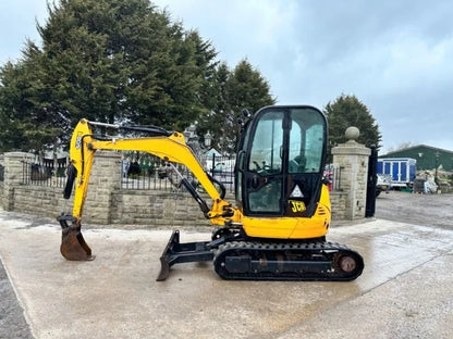 Miniexcavadora JCB 8030ZTS 2,8 t usada 2012 cabina cerrada de 3216 h con 3 cucharones