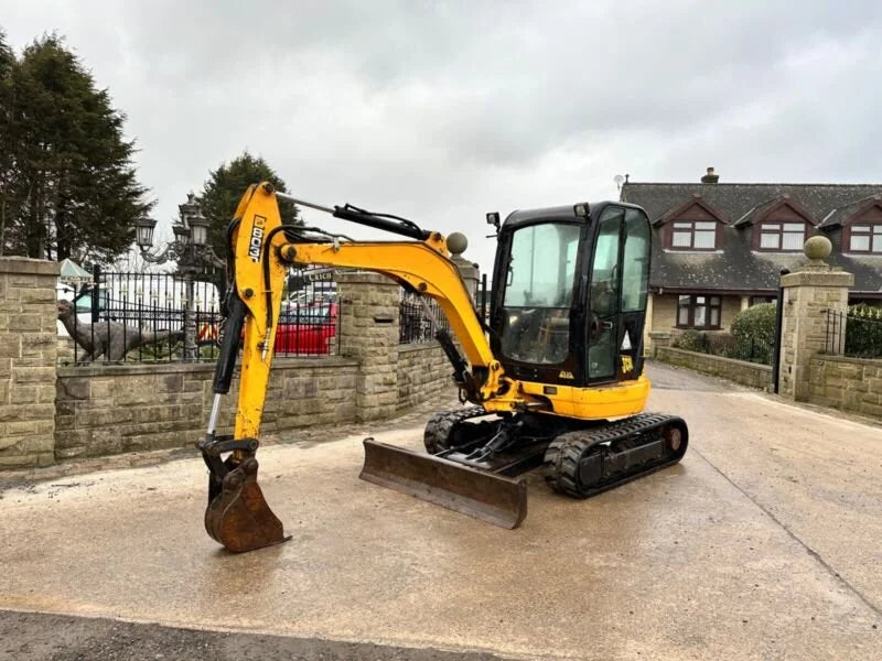 Miniexcavadora JCB 8030ZTS 2,8 t usada 2012 cabina cerrada de 3216 h con 3 cucharones