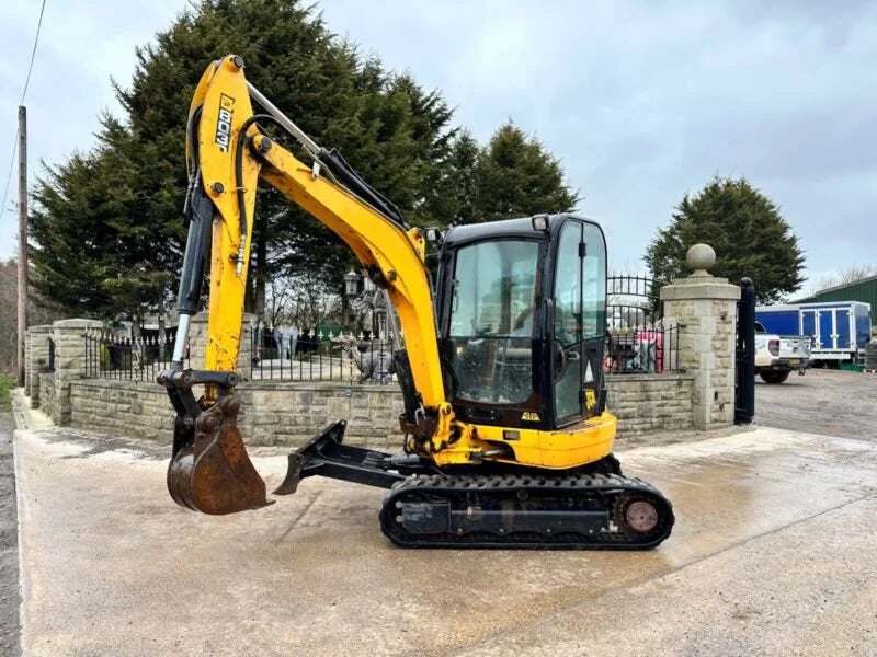 Miniexcavadora JCB 8030ZTS 2,8 t usada 2012 cabina cerrada de 3216 h con 3 cucharones