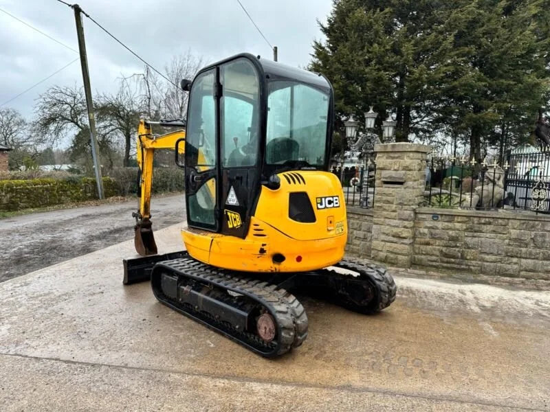 Miniexcavadora JCB 8030ZTS 2,8 t usada 2012 cabina cerrada de 3216 h con 3 cucharones