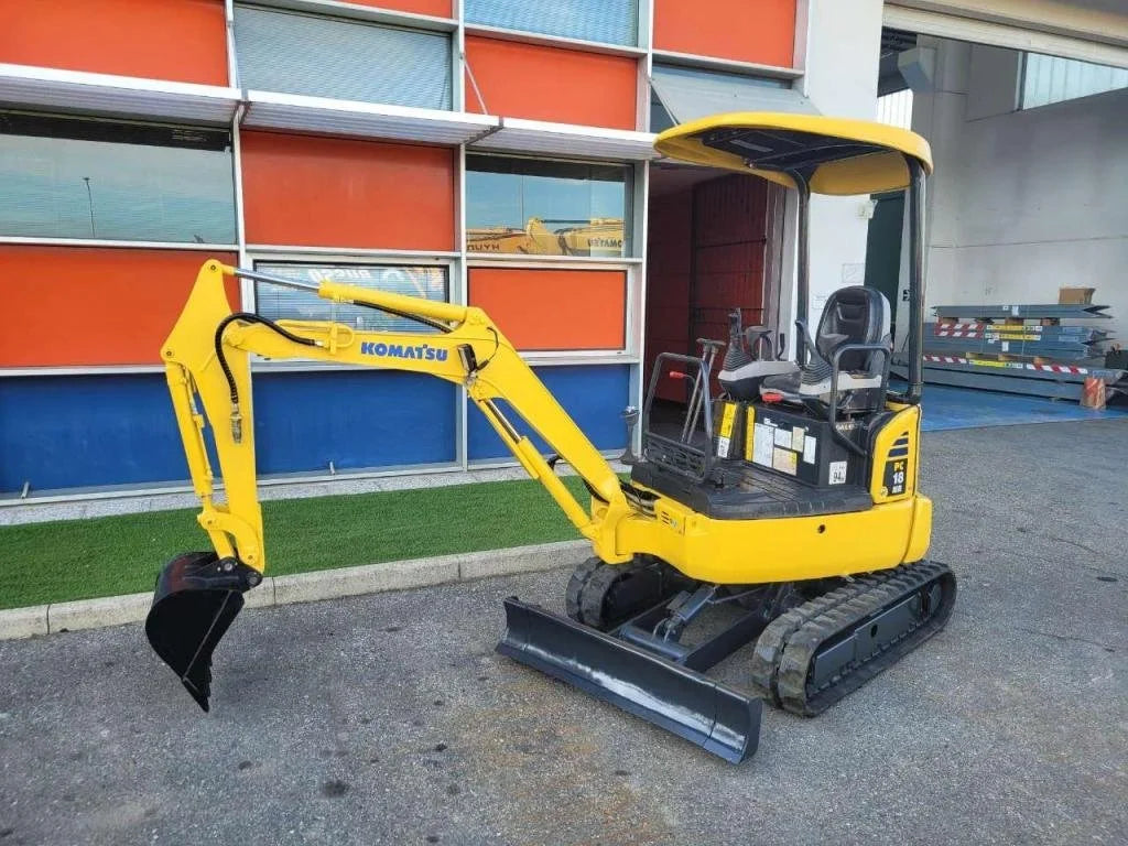 Miniexcavadora Komatsu PC 18 MR2 de 1,9 t usada 2005 de 2.900 h con enganche rápido