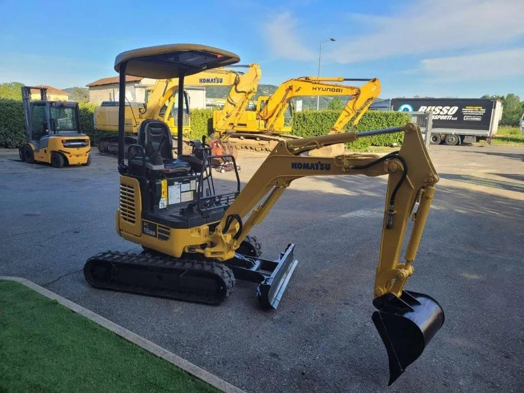 Miniexcavadora Komatsu PC 18 MR2 de 1,9 t usada 2005 de 2.900 h con enganche rápido