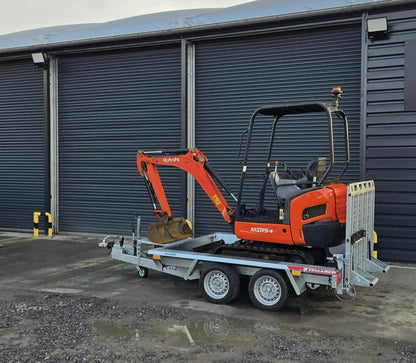 Miniexcavadora Kubota KX015-4 de 1,5 t usada 2019 de 2600 h con remolque Temared