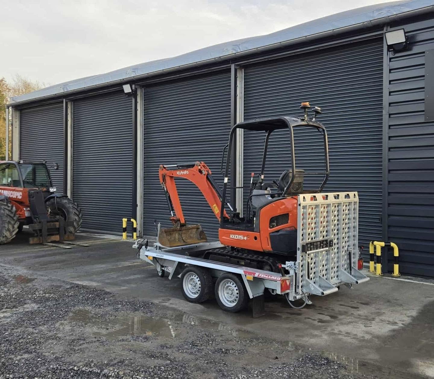 Miniexcavadora Kubota KX015-4 de 1,5 t usada 2019 de 2600 h con remolque Temared