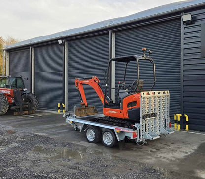 Miniexcavadora Kubota KX015-4 de 1,5 t usada 2019 de 2600 h con remolque Temared