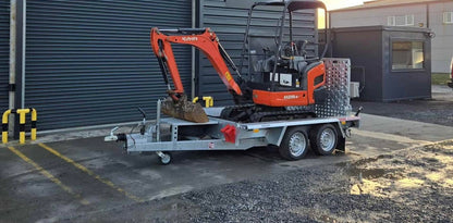 Miniexcavadora Kubota KX015-4 de 1,5 t usada 2019 de 2600 h con remolque Temared
