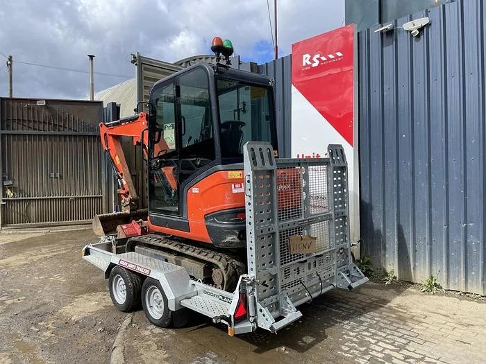 Miniexcavadora Kubota KX027-4 de 2,7 t usada 2018 con remolque de 3,5 t de 2023 y 3 cucharones