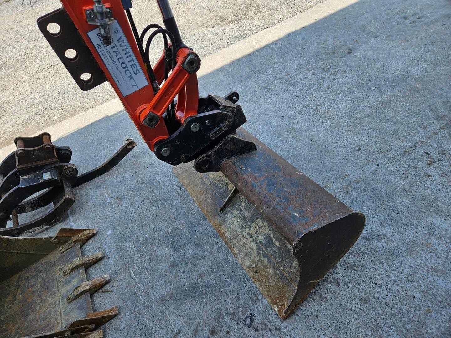 Miniexcavadora Kubota U27-4 de 2,7 t usada 2018 con 1189 h, pinza y 3 cucharones