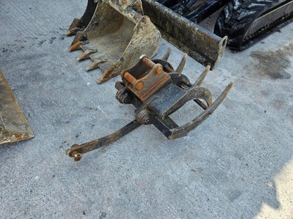 Miniexcavadora Kubota U27-4 de 2,7 t usada 2018 con 1189 h, pinza y 3 cucharones