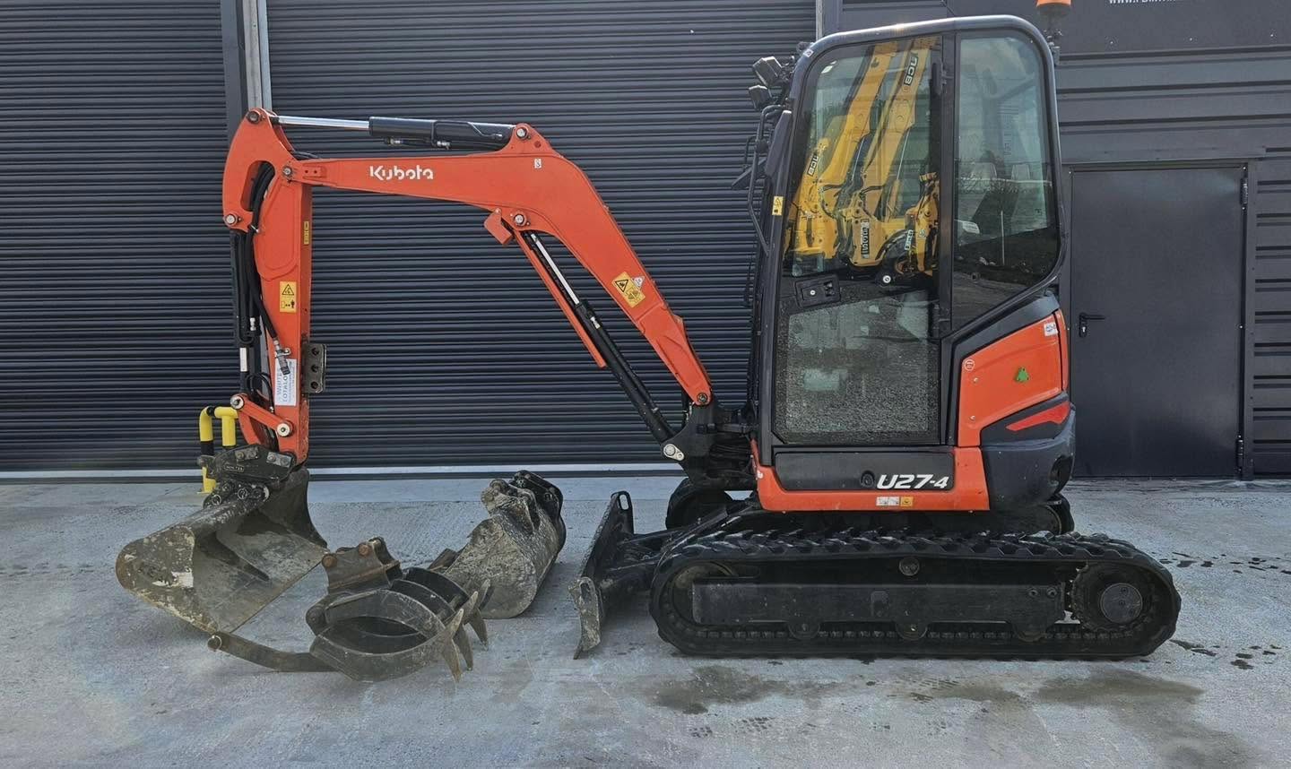 Miniexcavadora Kubota U27-4 de 2,7 t usada 2018 con 1189 h, pinza y 3 cucharones