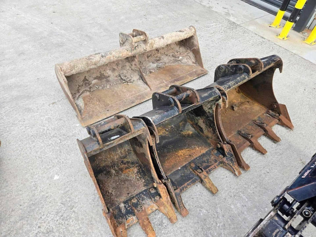 Miniexcavadora Kubota U27-4 de 2,7 t usada 2018 con 1189 h, pinza y 3 cucharones