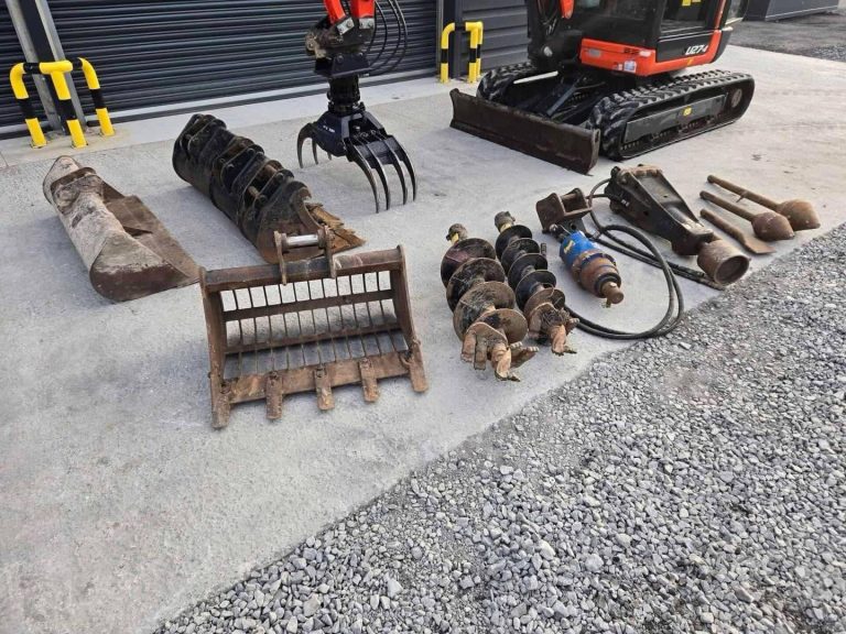 Miniexcavadora Kubota U27-4 de 2,7 t usada 2018 con 1189 h, pinza y 3 cucharones