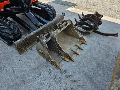 Miniexcavadora Kubota U27-4 de 2,7 t usada 2018 con 1189 h, pinza y 3 cucharones