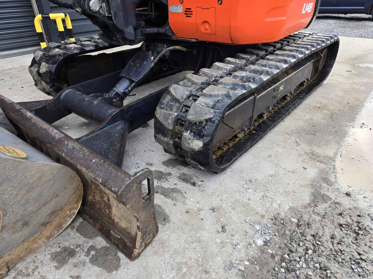 Miniexcavadora Kubota U48-4 de 5 t usada 2015 con 2420 h con pinza Intermercato