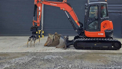 Miniexcavadora Kubota U48-4 de 5 t usada 2015 con 2420 h con pinza Intermercato