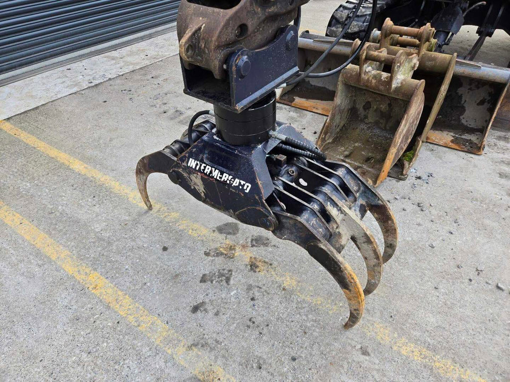 Miniexcavadora Kubota U48-4 de 5 t usada 2015 con 2420 h con pinza Intermercato