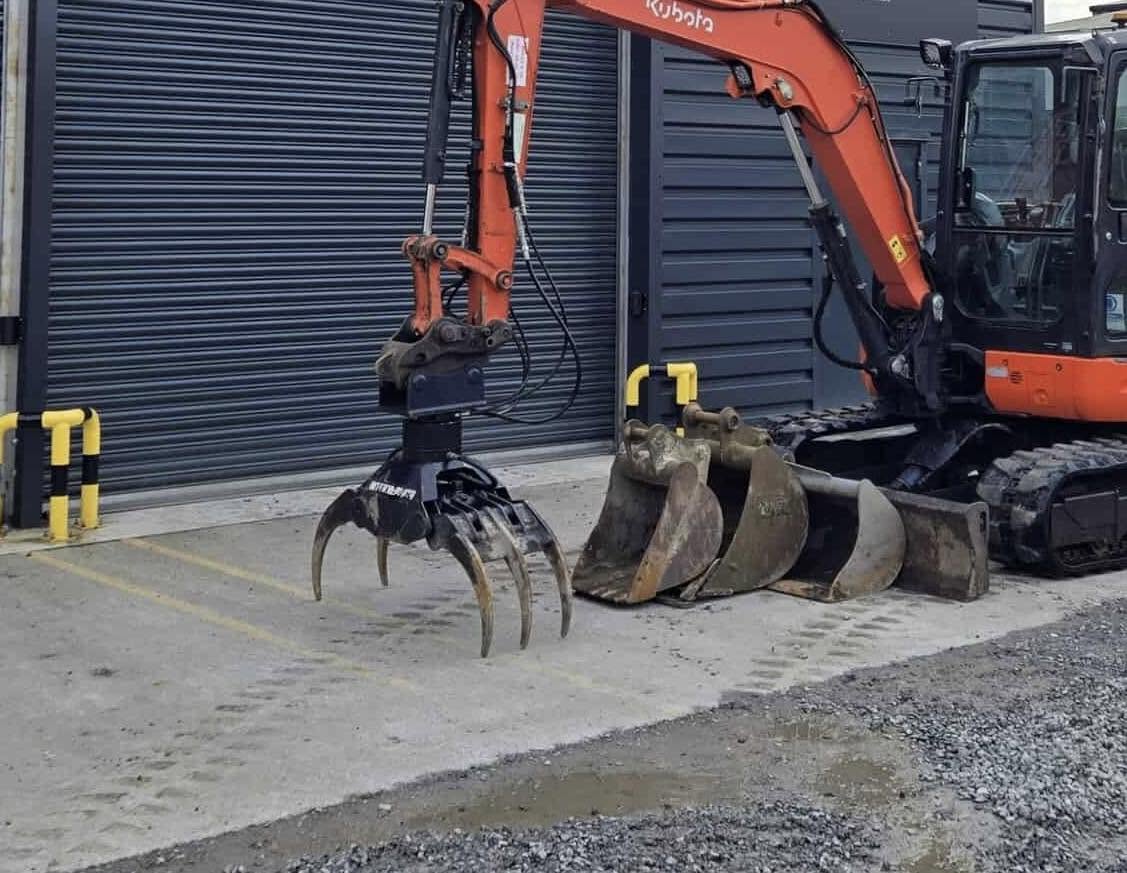 Miniexcavadora Kubota U48-4 de 5 t usada 2015 con 2420 h con pinza Intermercato