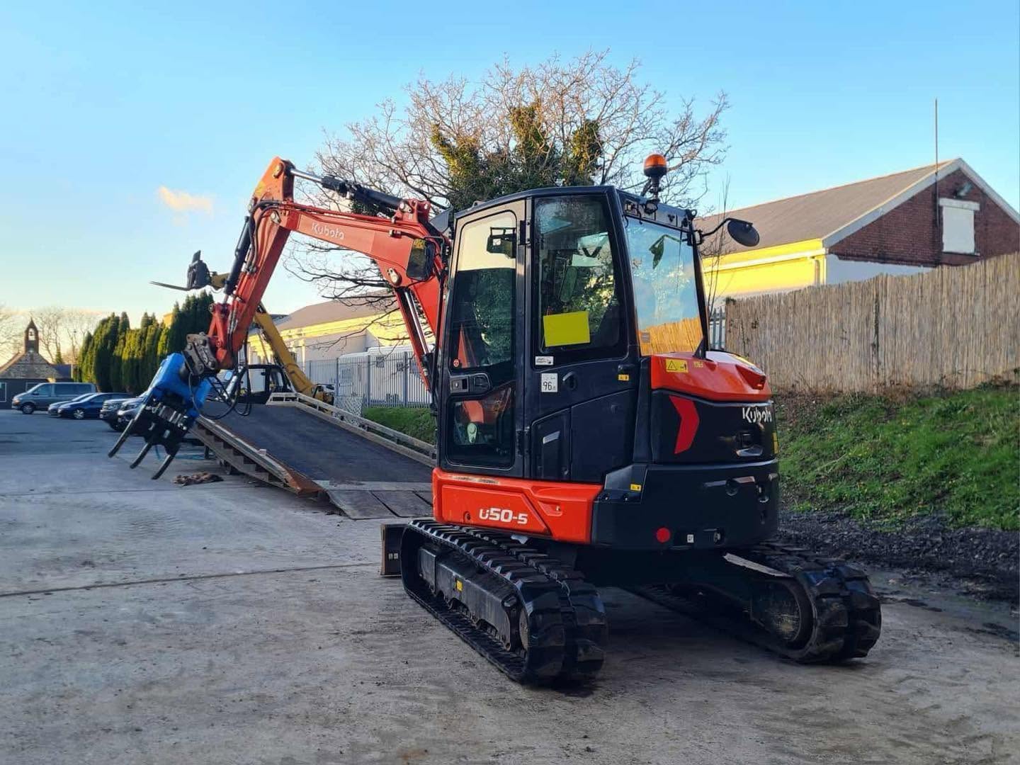 Miniexcavadora compacta Kubota U50-5 de 5 t, usada, año 2021, 1280 h, cabina con aire acondicionado
