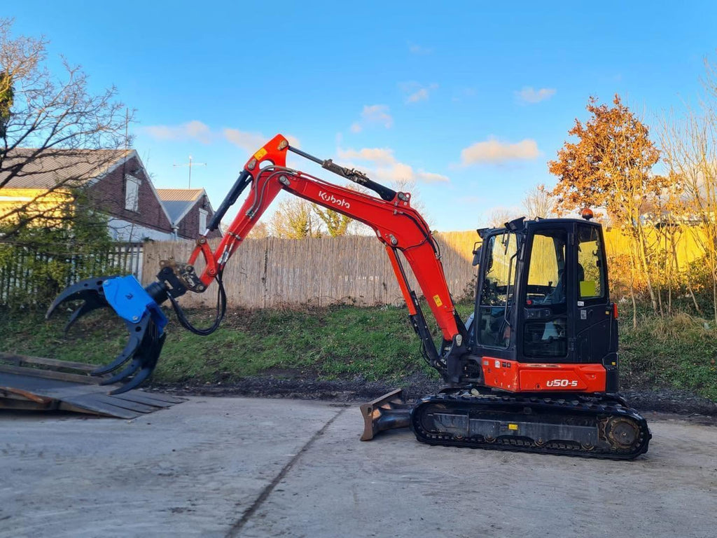 Miniexcavadora compacta Kubota U50-5 de 5 t, usada, año 2021, 1280 h, cabina con aire acondicionado