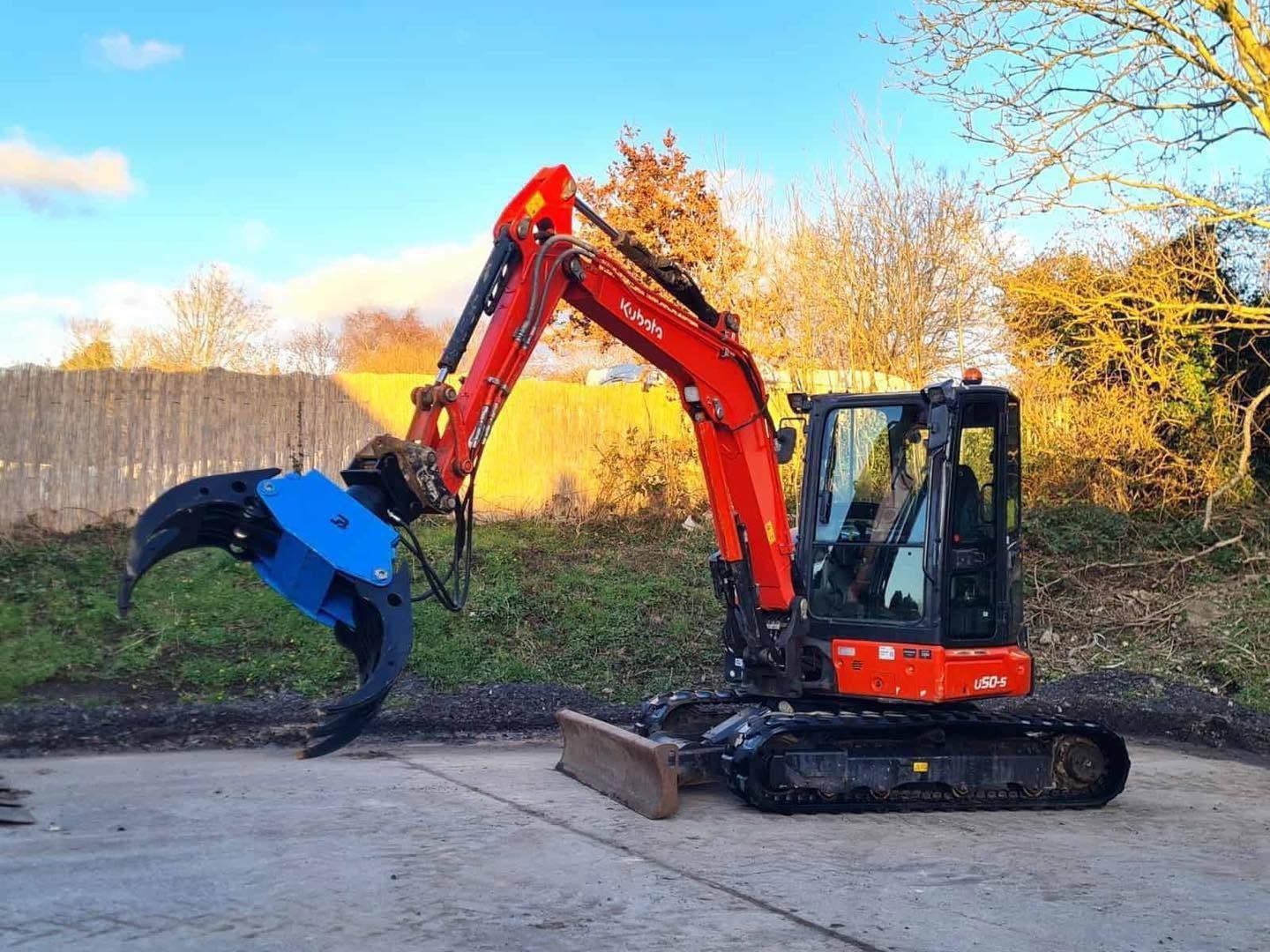 Miniexcavadora compacta Kubota U50-5 de 5 t, usada, año 2021, 1280 h, cabina con aire acondicionado