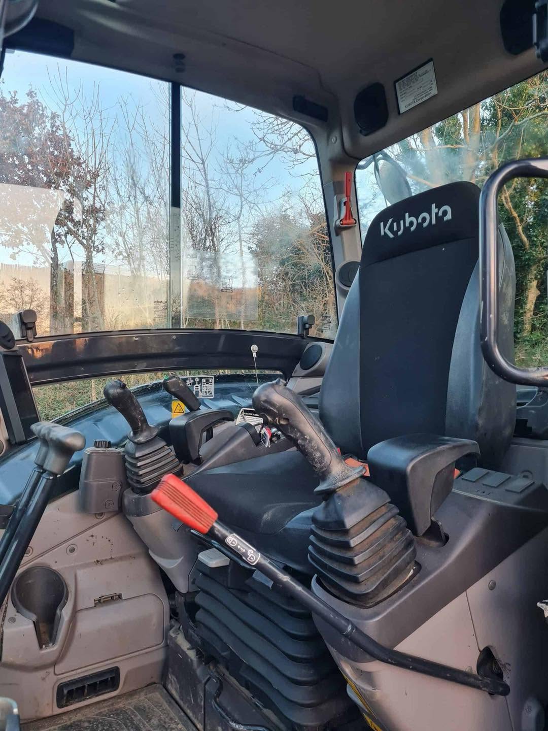Miniexcavadora compacta Kubota U50-5 de 5 t, usada, año 2021, 1280 h, cabina con aire acondicionado