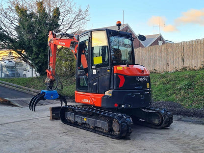 Miniexcavadora compacta Kubota U50-5 de 5 t, usada, año 2021, 1280 h, cabina con aire acondicionado