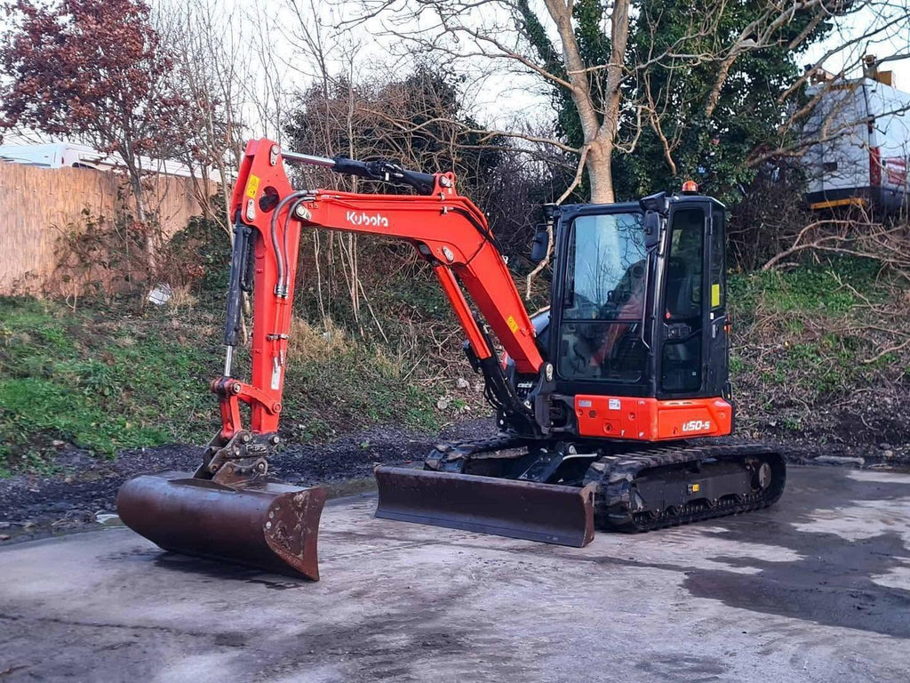 Miniexcavadora compacta Kubota U50-5 de 5 t, usada, año 2021, 1280 h, cabina con aire acondicionado