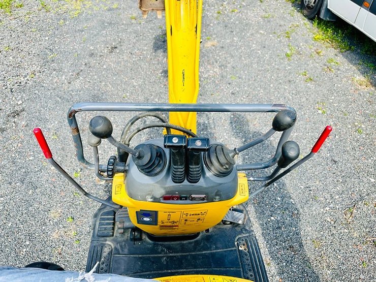 Komatsu PC 09-1 (2008) – Mini excavadora 0,8T – 1500 h – Ultracompacta