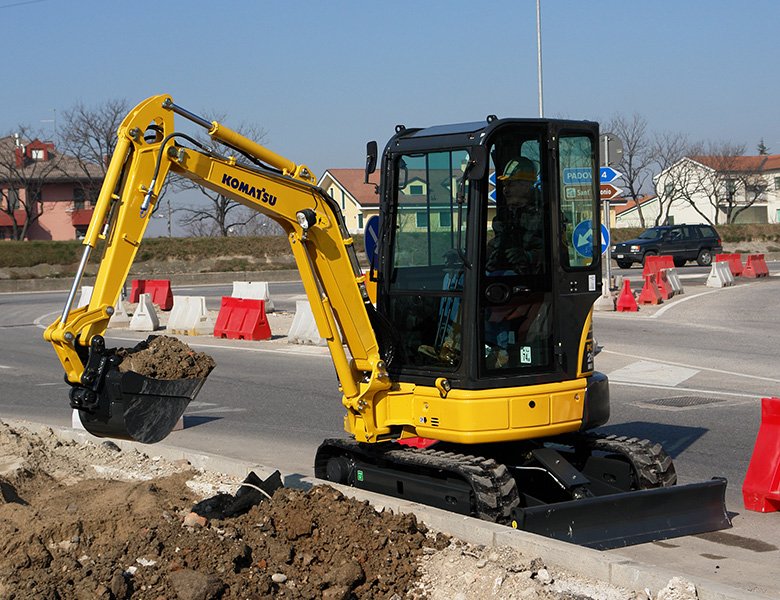 Mini-Excavadora Komatsu PC26MR-3 de Ocasión (2013) – 2,8T con 3 Cucharas