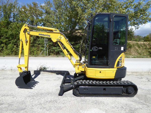 Miniexcavadora compacta usada Komatsu PC26MR-3 de 2,6 t, año 2017, 1055 h con 3 cucharones