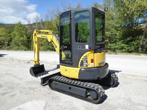 Miniexcavadora compacta usada Komatsu PC26MR-3 de 2,6 t, año 2017, 1055 h con 3 cucharones