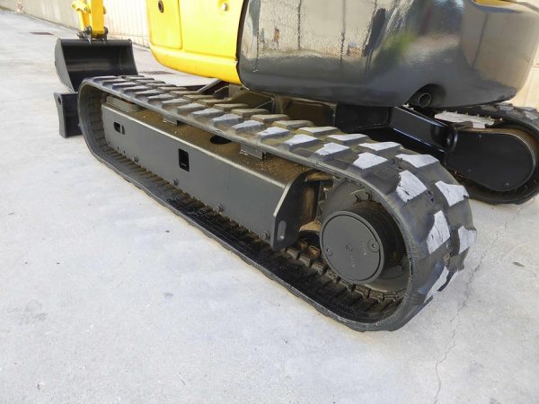 Miniexcavadora compacta usada Komatsu PC26MR-3 de 2,6 t, año 2017, 1055 h con 3 cucharones