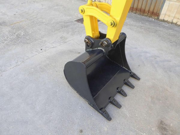 Miniexcavadora compacta usada Komatsu PC26MR-3 de 2,6 t, año 2017, 1055 h con 3 cucharones