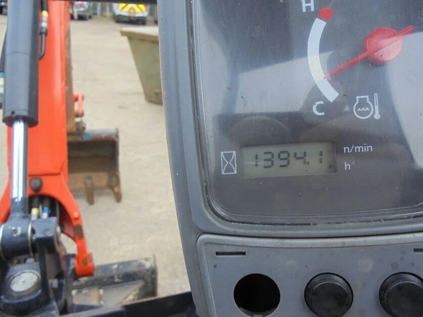 Miniexcavadora compacta Kubota KX 015-4 de 1,5 t usada 2018 con 1394 h y 3 cucharones