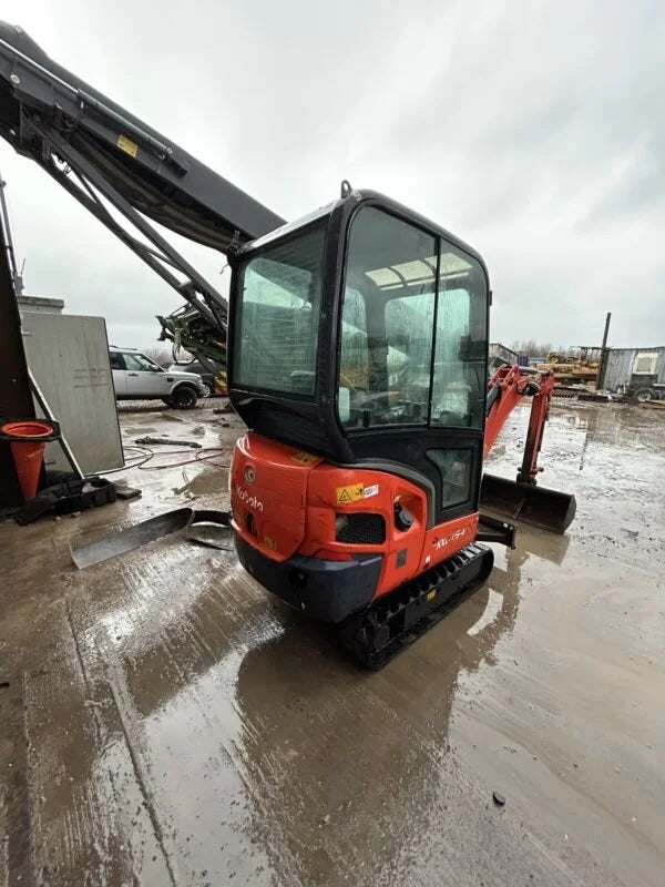 Miniexcavadora Kubota KX015-4 de 1,5 t usada 2014 con 3265 h y 3 cucharas a elegir