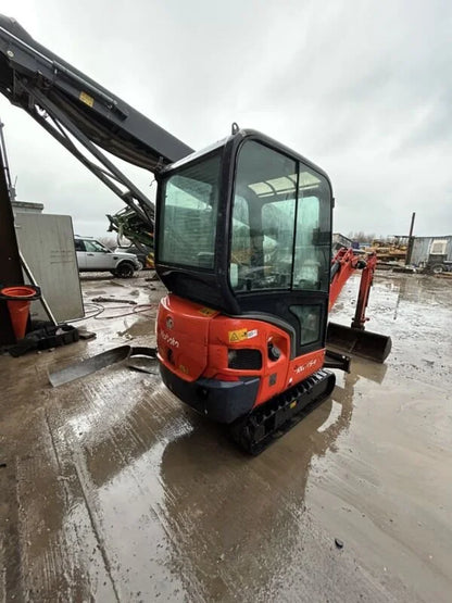 Miniexcavadora Kubota KX015-4 de 1,5 t usada 2014 con 3265 h y 3 cucharas a elegir