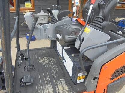 Miniexcavadora compacta Kubota KX 015-4 de 1,5 t usada 2018 con 1394 h y 3 cucharones