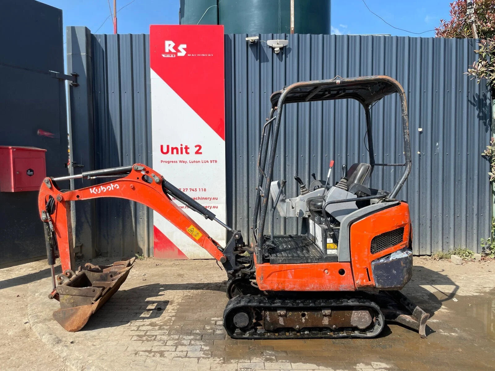Miniexcavadora compacta Kubota KX 015-4 de 1,5 t usada 2013 con 3212 h y 3 cucharas