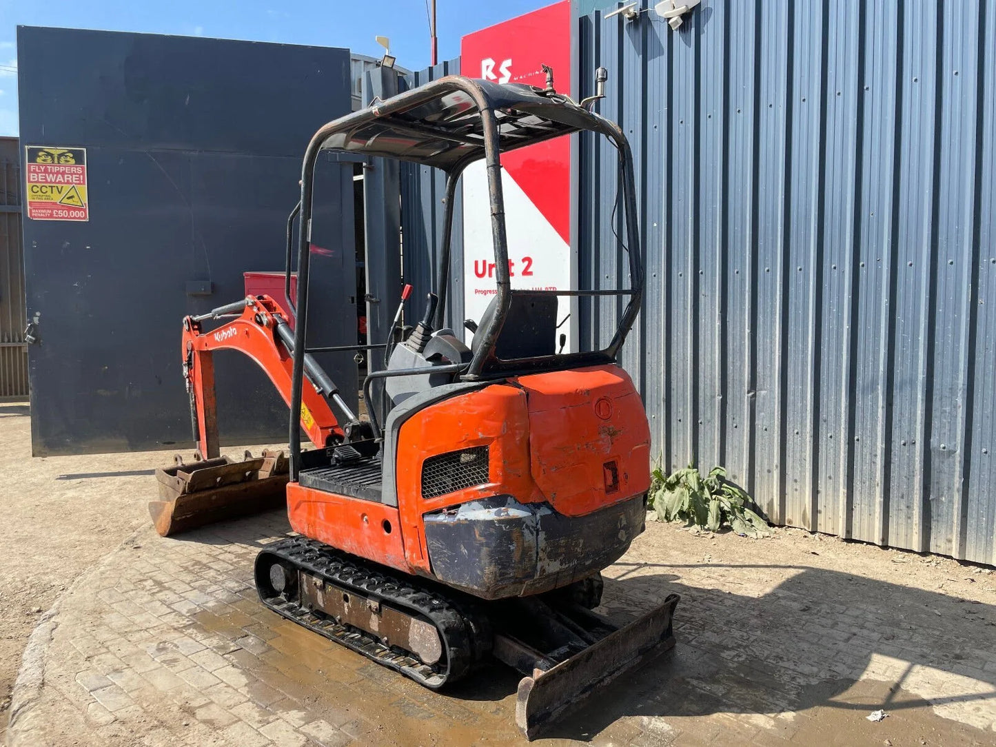 Miniexcavadora compacta Kubota KX 015-4 de 1,5 t usada 2013 con 3212 h y 3 cucharas