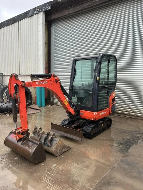 Miniexcavadora Kubota KX015-4 de 1,5 t usada 2014 con 3265 h y 3 cucharas a elegir
