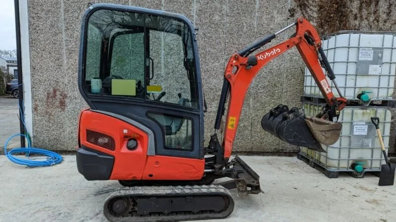 Kubota KX016-4 Miniexcavadora 1,7 t usada 2014 cabina climatizada con 3 cucharas