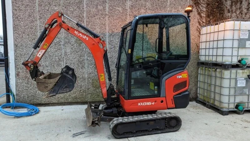 Kubota KX016-4 Miniexcavadora 1,7 t usada 2014 cabina climatizada con 3 cucharas