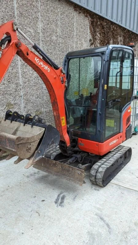 Kubota KX016-4 Miniexcavadora 1,7 t usada 2014 cabina climatizada con 3 cucharas