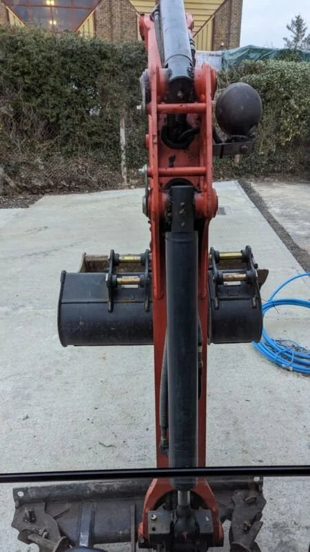 Kubota KX016-4 Miniexcavadora 1,7 t usada 2014 cabina climatizada con 3 cucharas