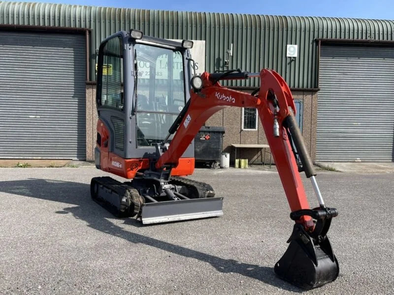 Miniexcavadora Kubota KX016-4 de 1,6 t usada 2013 cabina cerrada de 2971 h con 3 cucharones