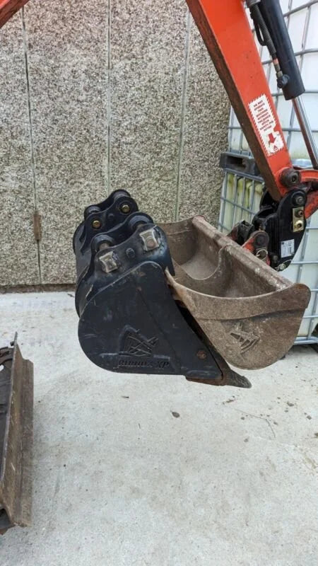 Kubota KX016-4 Miniexcavadora 1,7 t usada 2014 cabina climatizada con 3 cucharas