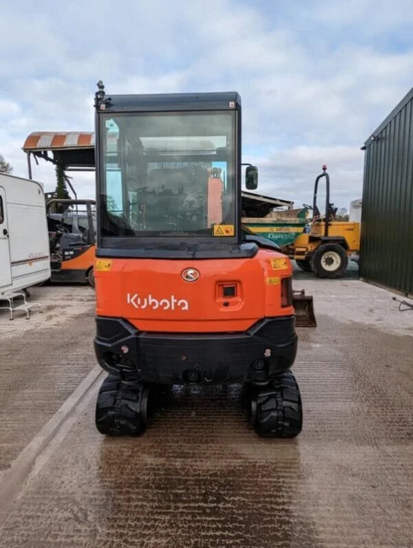 Miniexcavadora Kubota KX027-4 de 2,7 t usada 2017 cabina cerrada de 2341 h con 3 cucharones