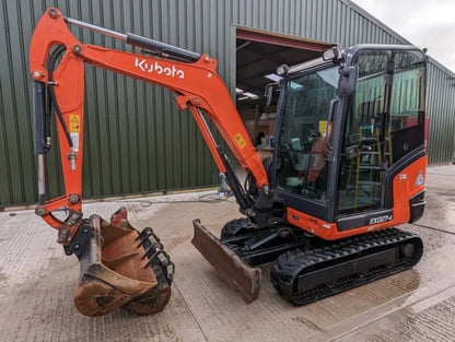 Miniexcavadora Kubota KX027-4 de 2,7 t usada 2017 cabina cerrada de 2341 h con 3 cucharones