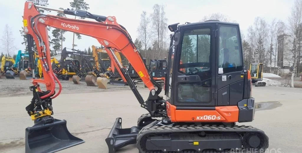 Miniexcavadora Kubota KX060-5 de 5,7 t con tiltrotator de ocasión 2022 casi nueva de 5 h