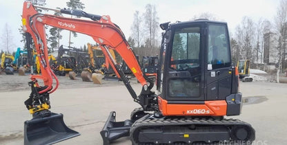 Miniexcavadora Kubota KX060-5 de 5,7 t con tiltrotator de ocasión 2022 casi nueva de 5 h